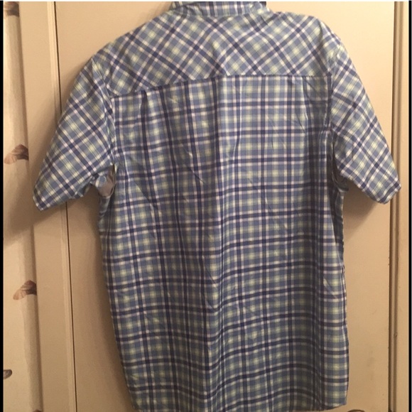 Men’s UnderArmour Button Down Loose Fit NWOT - Picture 4 of 7